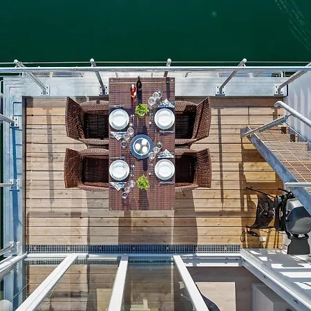 Blau Im Botel